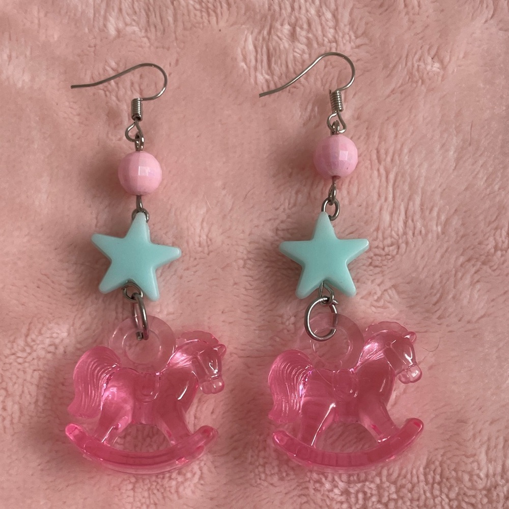๐ญ๐งธ KAWAรร Earings ๐ญ๐งธ - Picture 3 of 3